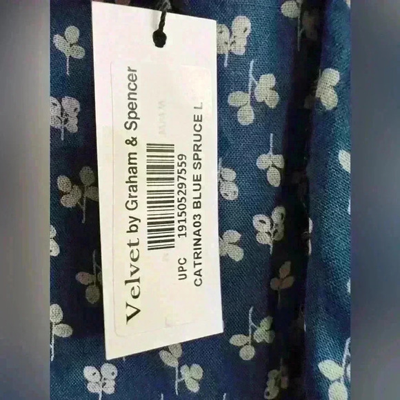 NWT Velvet by Graham & Spencer Blue Catrina Floral Blouse Tank Top Spring - Picture 2 of 4